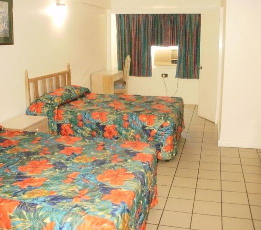 Pineapple Court Hotel
