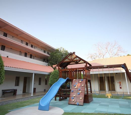 Court Meridian Hotel & Suites