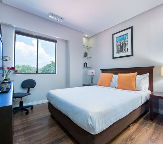 Court Meridian Hotel & Suites