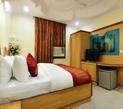 Hotel De Holiday International @ New Delhi Station