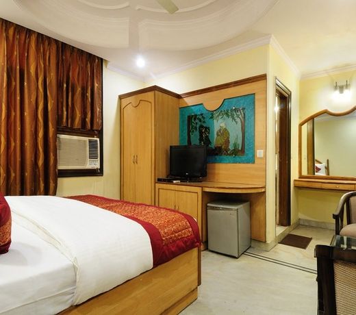 Hotel De Holiday International @ New Delhi Station