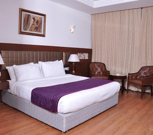 LILYWHITE HOTEL