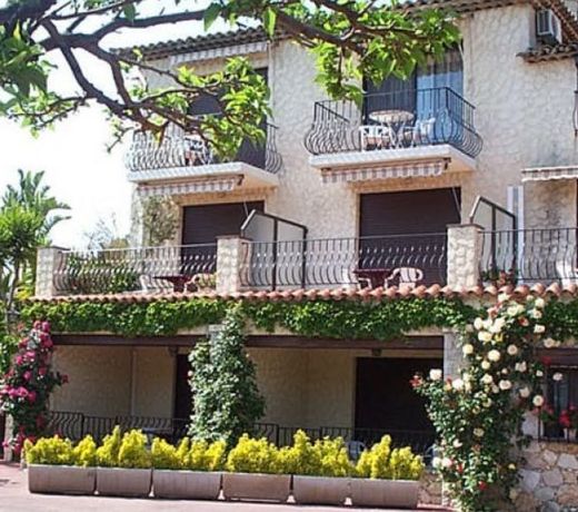 CASTEL GAROUPE