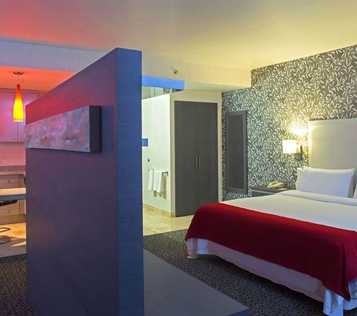 Holiday Inn Express & Suites Queretaro, an IHG Hotel