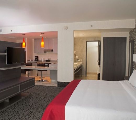 Holiday Inn Express & Suites Queretaro, an IHG Hotel