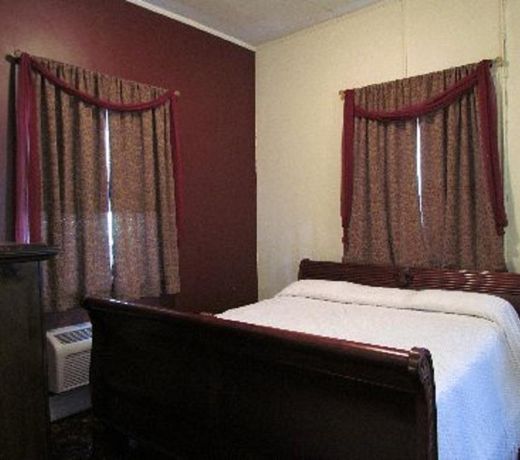 MacArthur Inn