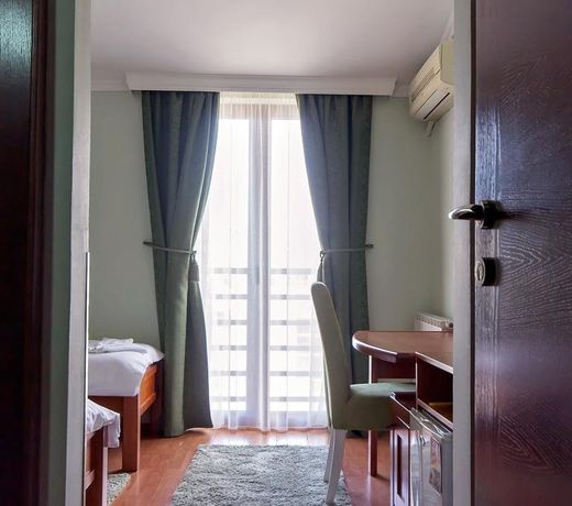 Hotel Holiday