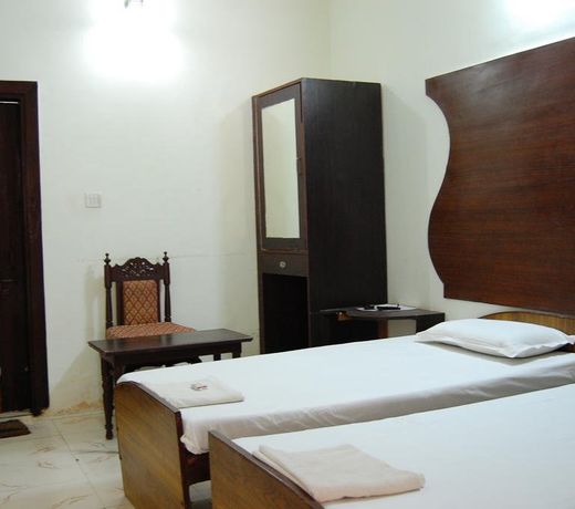 Sai Palace Walking Distance From TajMahal