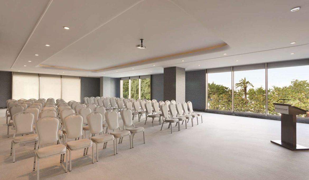 Wyndham Grand Istanbul Kalamis Marina Hotel