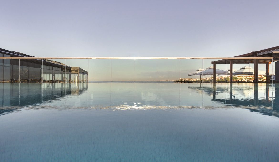 Wyndham Grand Istanbul Kalamis Marina Hotel