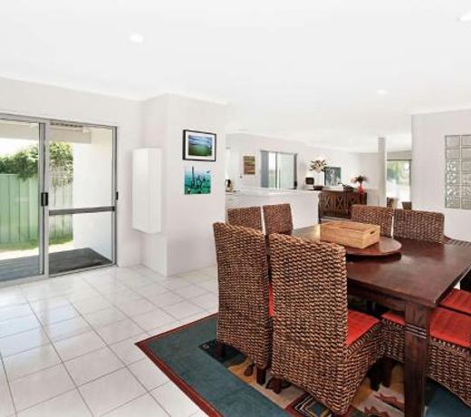 Busselton Beach House with WiFi