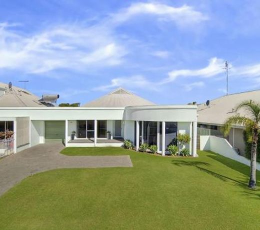 Busselton Beach House with WiFi