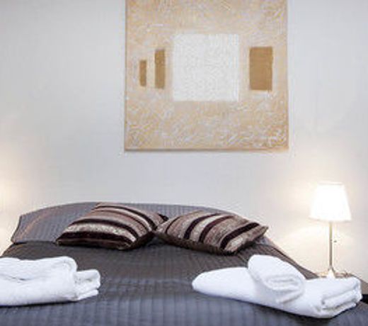 Golden Circle Apartments