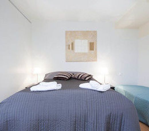 Golden Circle Apartments
