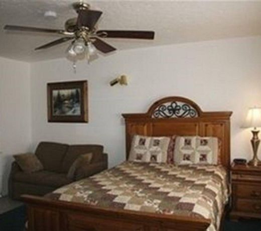 THE SNUGGLE INN