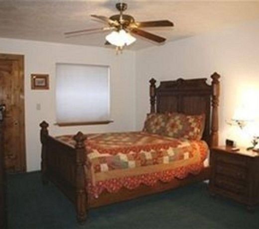 THE SNUGGLE INN