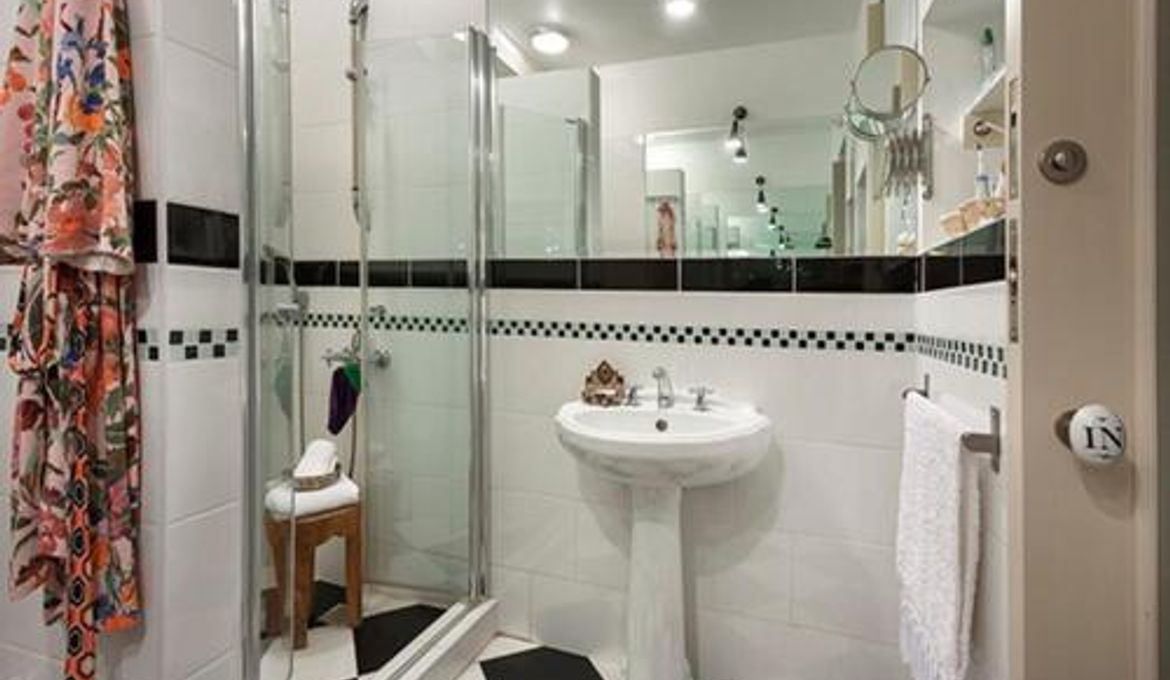 Chiconomy Suites