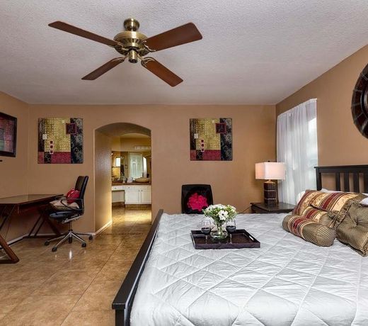 Hotel Adeline