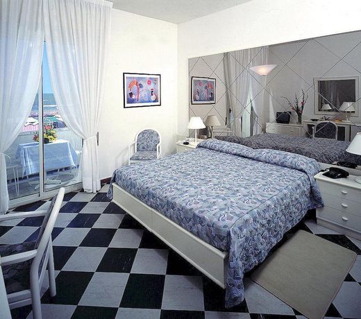 The Promenade Luxury Wellness Hotel