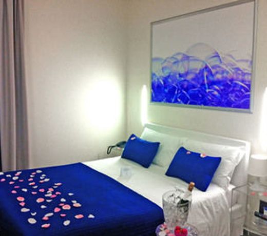 Avenue Hotel