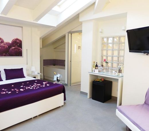 Avenue Hotel