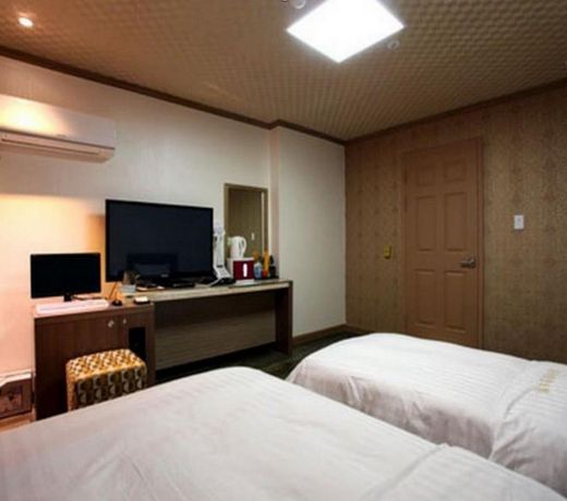 Chuncheon Tourist Hotel