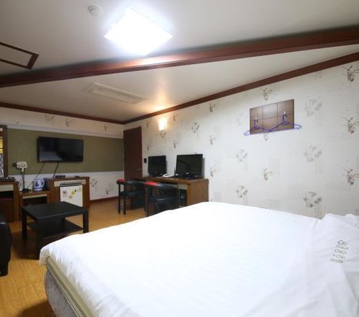 Taeung Tourist Hotel