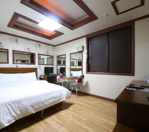 Taeung Tourist Hotel