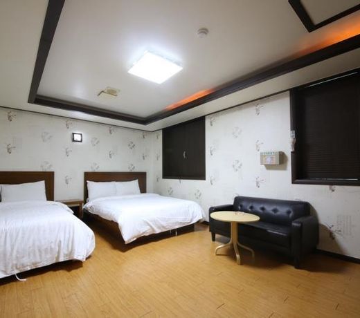 Taeung Tourist Hotel