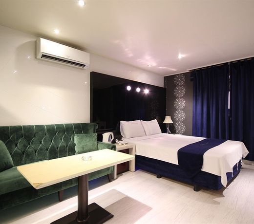 Sono Hotel