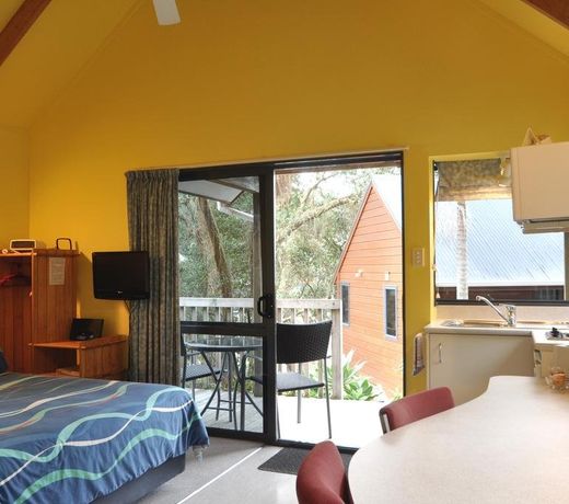 Bay Cabinz Motel