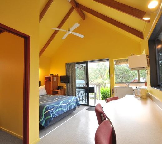 Bay Cabinz Motel