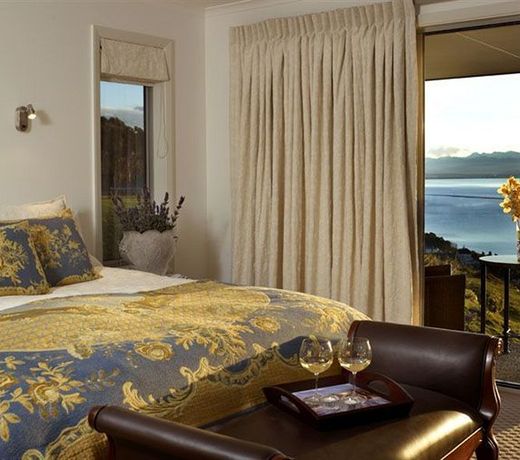 A CULINARY EXPERIENCE LUXURY BED AND BREAKFAST