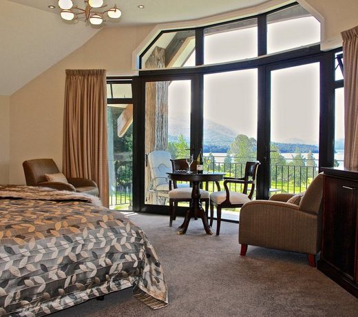 DOCK BAY LODGE