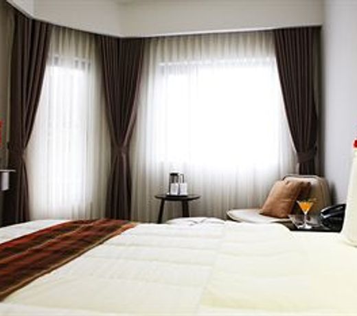 Castle Peak Hotel