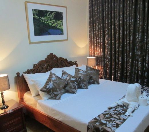AGUSTINA APARTMENTS