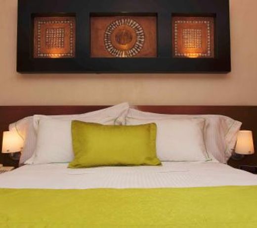 Alcazar Suites