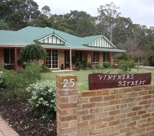 A VINTNERS RETREAT AND BREAKFAST