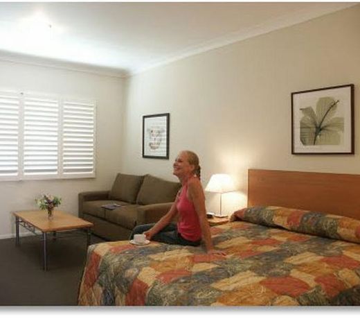 Country Roads Motor Inn
