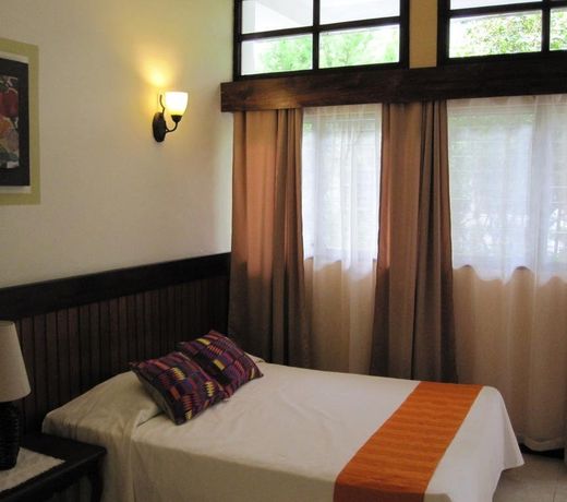 JAGUAR INN SANTA ELENA