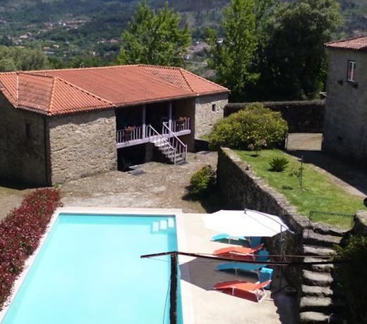 CASA DOS CARVALHAIS