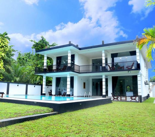 Minuri Villa