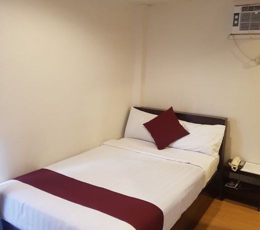 Central Plaza Hotel