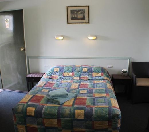 Lake Forbes Motel