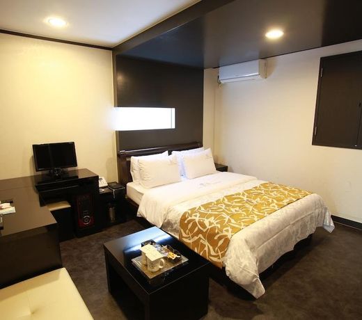 Goodstay Lanuit Hotel
