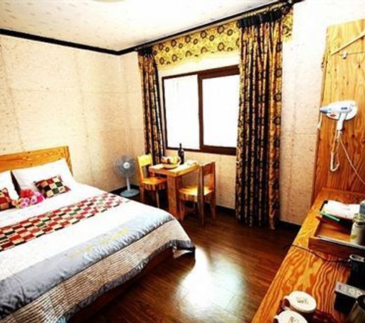Gung Tourist Hotel
