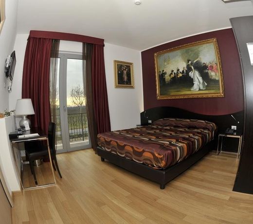 La Grotta Hotel