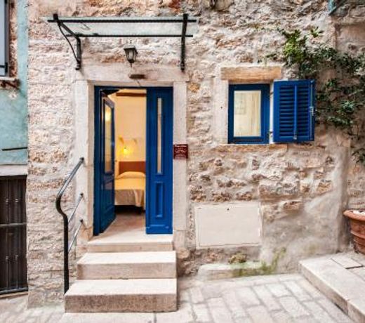 Guest house SOTTO I VOLTI by Porta Antica
