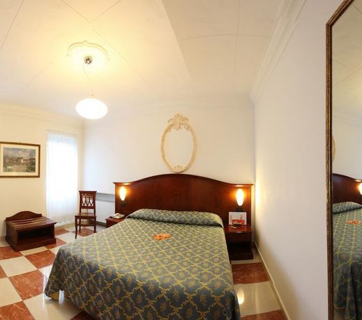 Hotel Ungheria Varese 1946