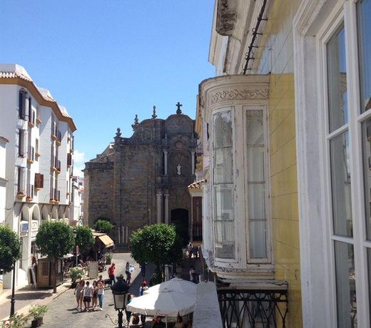 LA CASA AMARILLA